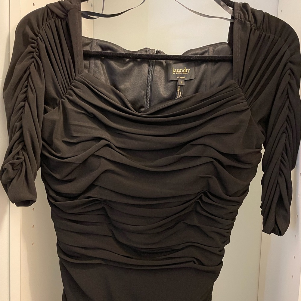 Laundry by shelli segal off the shoulder ruched black dress